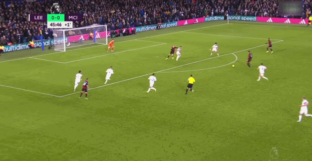 水晶宫与斯特拉斯堡赛前，维埃拉现身法国酒吧和球迷一起观战