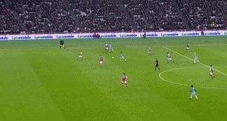 欧冠赛场精彩瞬间：皇马2-1取胜,