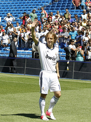 中超第29轮观众人数：成都蓉城主场41242人居首，场均26369人