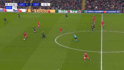 欧冠进球榜更新：莱万连续破门,