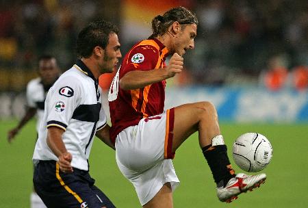 赫内斯：孔帕尼有两三个优点，他只谈论足球不给记者提供素材（赫内斯：孔帕尼有几项长处，只谈足球不给媒体谈资）