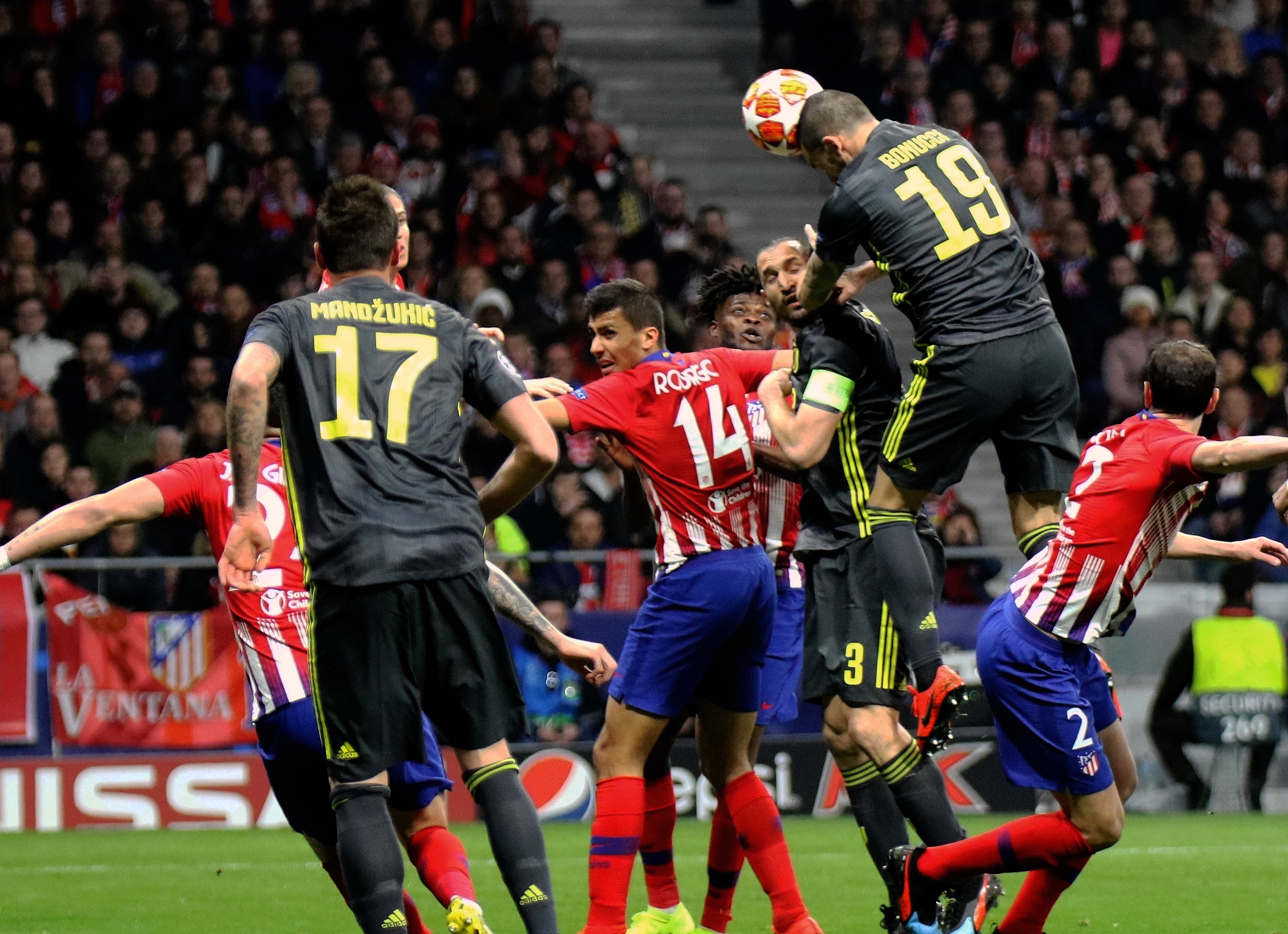 萨里：VAR工作区可以放到替补席对面，否则容易造成冲突